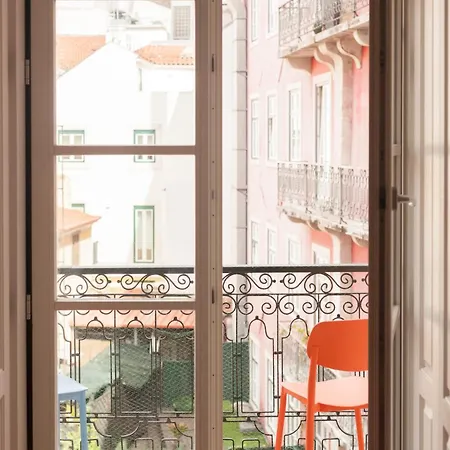 Flh Restauradores Bright & Chic Flat With Balcony Appartamento