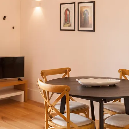 Апартаменты Flh Restauradores Bright & Chic Flat With Balcony *